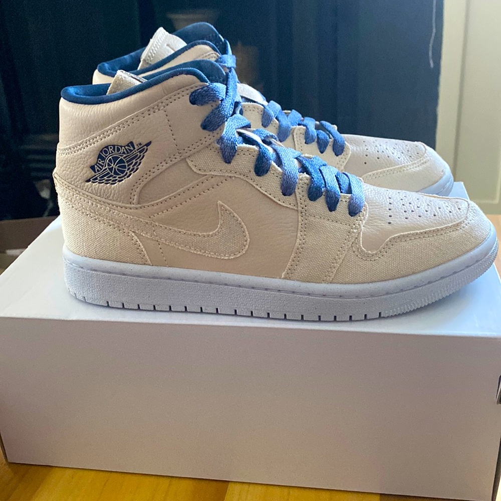 Jordan 1 Mid SE